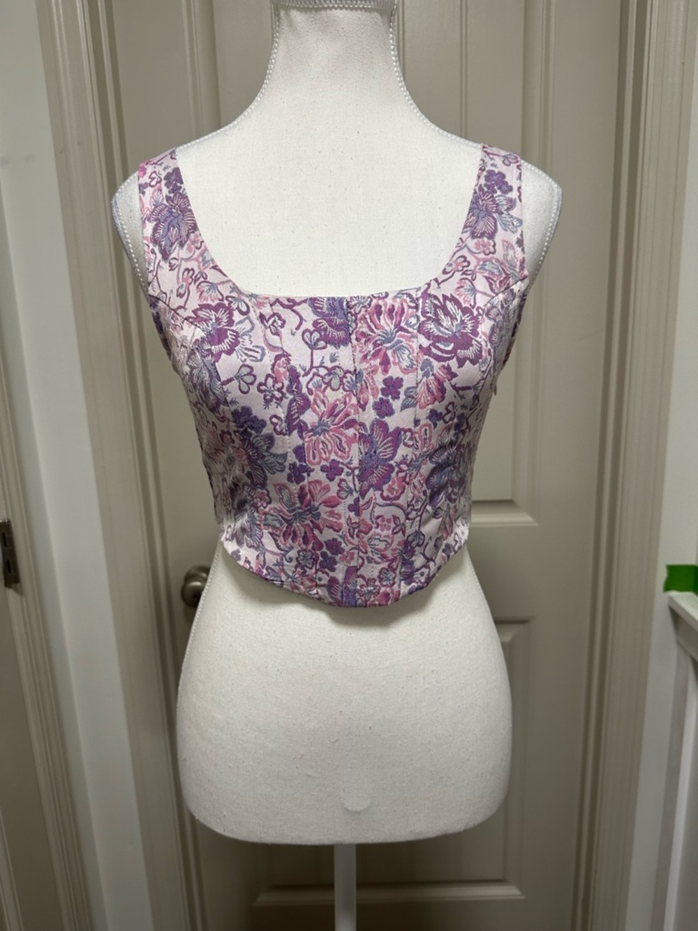 Square-Neck Floral Crop corset in Pink and Purple